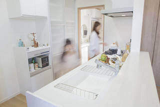 キッチンの通路幅、快適暮らしの理想は何cm?幅別に使い心地をご紹介 | カシワバラさんの暮らし。