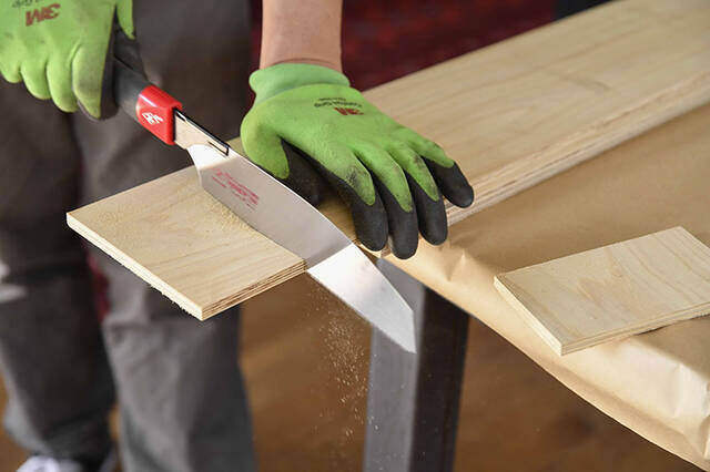 “動くインテリア”で快適おウチ時間!新感覚の可動式飾り棚をDIY