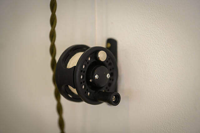 釣り用品の思わぬ活用法!?憧れの壁付けアームライトをDIY