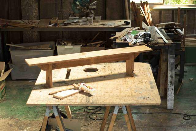 たった4枚の板でベンチが完成！侘び寂びを感じる和モダン家具