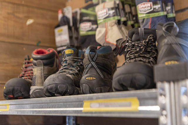 男心、ど真ん中直撃！激レア満載のギアショップへワクワク潜入