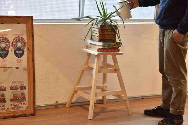 2つの材料で作る、クラシックスツール。収納活用にも◎