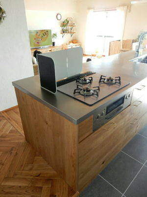 アイランドキッチンの価格は? メリットやデメリットも解説