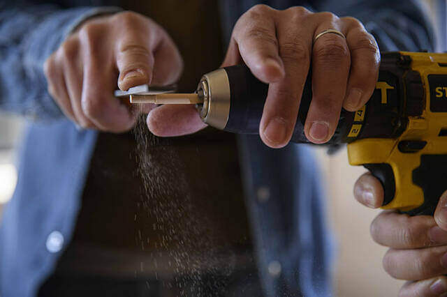 お部屋に春(スプリング)到来!バネを活用した技アリ収納棚をDIY