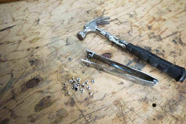 もっと自由に間取りを仕切る！古材とベルトで作るDIYパーテーション