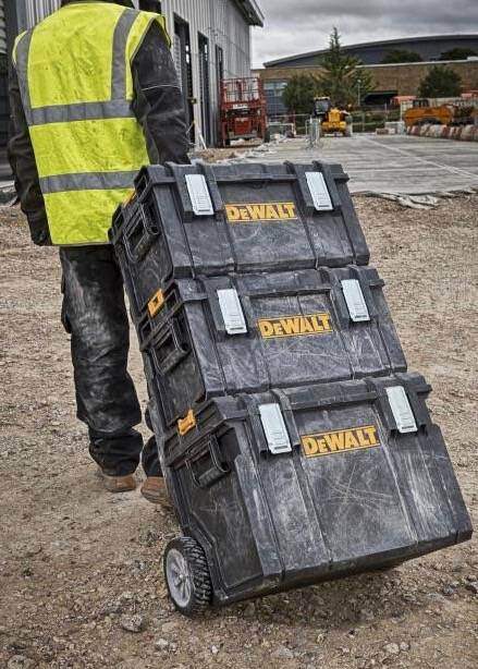 TOUGHSYSTEMはガレージと好相性!アウトドアでも使える壁掛けOKなツールボックス