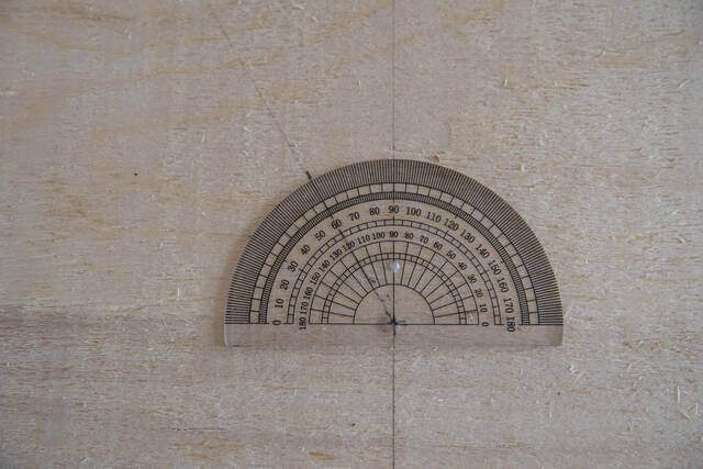 材料費3000円以下で家具作り!飾って片付くディスプレイラックをDIY!