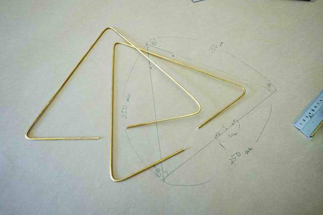 2本の真鍮で作る洒落顔DIY!インテリアを選ばず映えるプラントハンガー