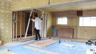 DIYでドアの設置！？パーツの取り寄せから組み立てまで全部見せます | カシワバラさんの暮らし。