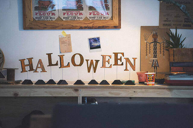 今年のハロウィンは塗って・割る!ムード抜群の本格派飾りをかんたんDIY