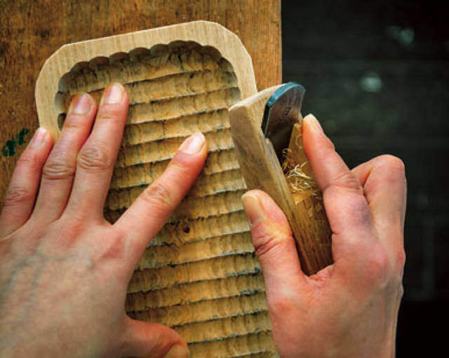 小物をポンと置けばグッと小粋に!!江戸時代から愛される木工トレイをDIY