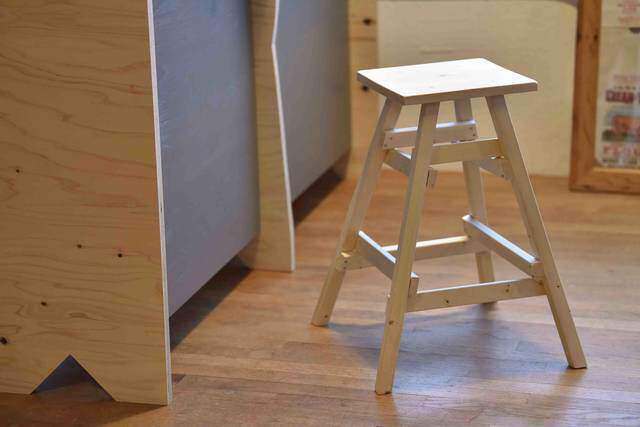 2つの材料で作る、クラシックスツール。収納活用にも◎