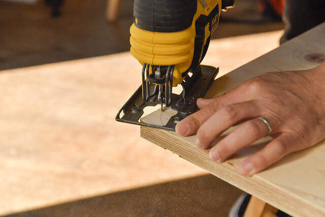 雑誌・植物これ一台！“大容量”で“飾れる”欲張りレコードラックをDIY