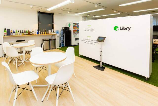 オフィスの受付デザイン7選紹介!~デザインのポイントも解説~ | IBASHO はたらくことを楽しむ オフィス情報メディア (72702)