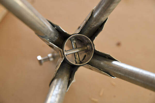 この脚、材料は