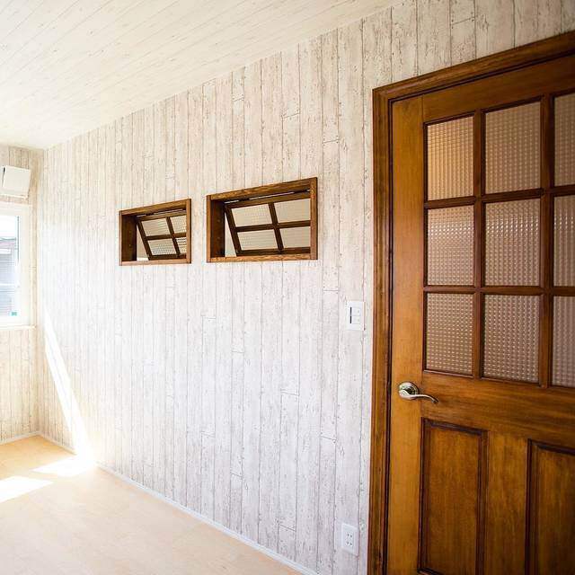 【ウッド調壁紙】お部屋を劇的変化!失敗しないアクセントクロスの選び方