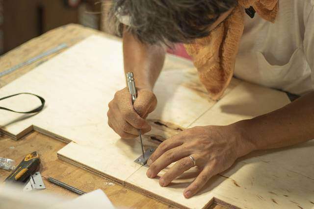 3cmの隙間にすっぽり収納！パタパタ折りたためるスツールをDIY！