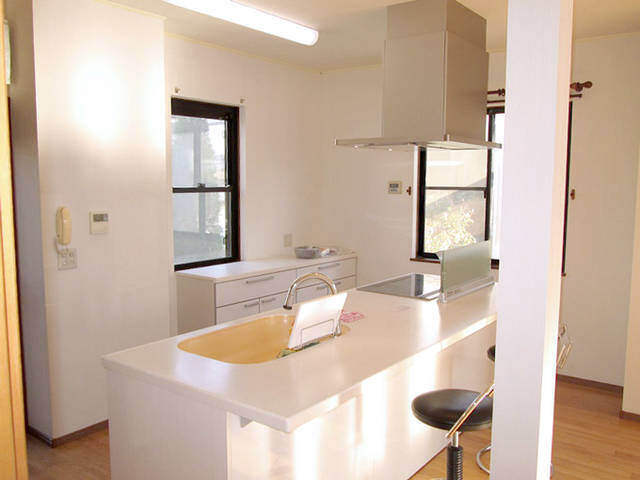 アイランドキッチンの価格は? メリットやデメリットも解説