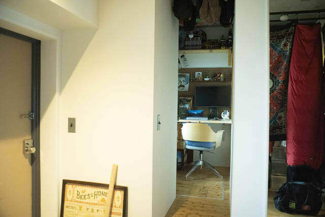 見せる収納は家計にも優しい!? コンテナ使いが巧みなキャンパーリノベ部屋