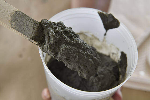 材料費は¥1000でOK。使い終わったマットで個性派ドリッパースタンドをDIY