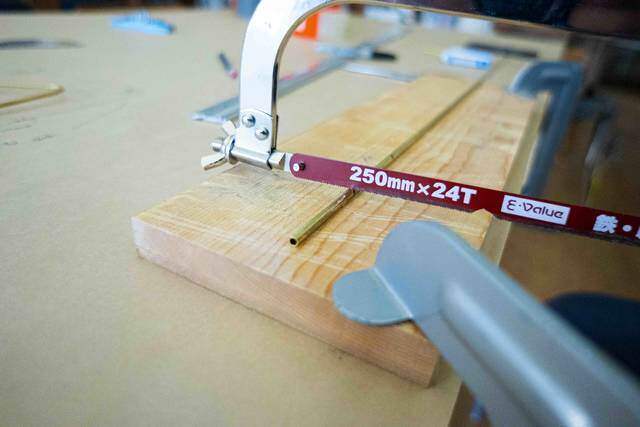 2本の真鍮で作る洒落顔DIY!インテリアを選ばず映えるプラントハンガー