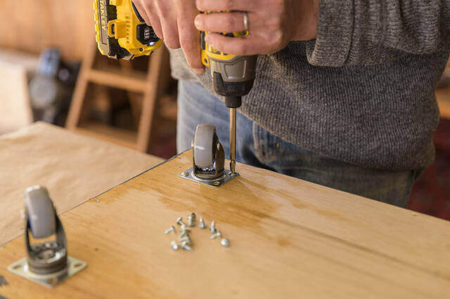 “歩くディスプレイ”なら模様替えし放題!機能性◎な開閉式ワゴンラックをDIY