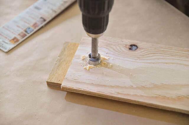 材料たった2つで玄関を格上げ!小物も吊るせる“多目的傘かけ”をDIY