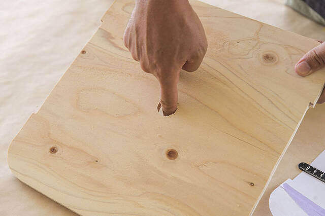 “仕舞えるだけ”の収納で満足?汚れも防げる超快適サイドテーブルをDIY