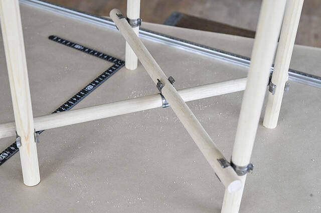 園芸コーナーにもDIYのヒントあり!“クロスクリップ”を使ったアジアンなサイドテーブル