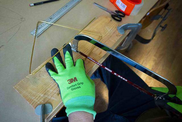 2本の真鍮で作る洒落顔DIY!インテリアを選ばず映えるプラントハンガー