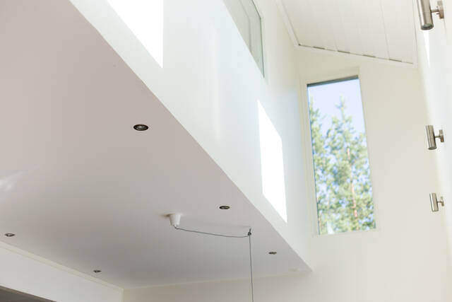 お部屋のイメージを一新!天井リノベーションのメリットや費用相場などを解説