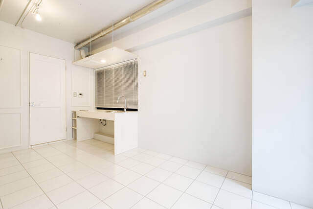 “白”と暮らす新生活!パリを彷彿させるリノベ賃貸とは?