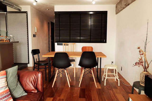 2.7mのアイランドキッチンを支える壁面収納部屋！