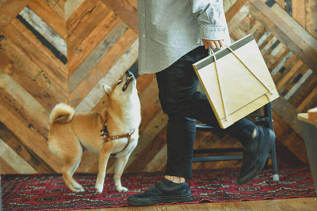 この変形にロマンがある!“パタっ”と畳めて“ガバっ”と広がるサイドテーブルをDIY