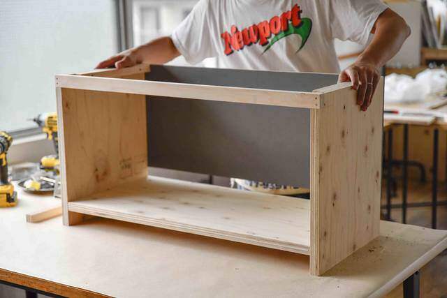 コードのゴチャつきスッキリ解決！収納上手なテレビ台をDIY！