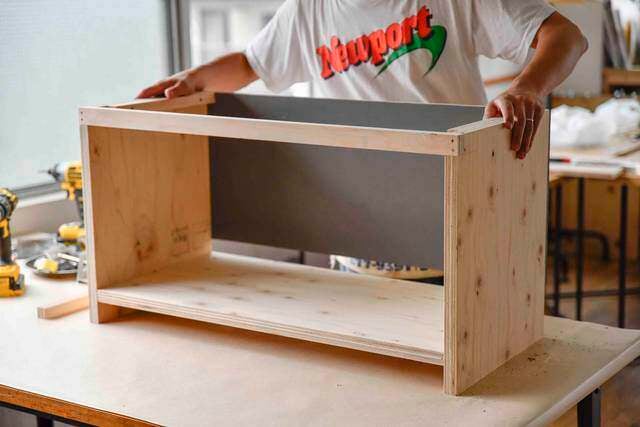 コードのゴチャつきスッキリ解決！収納上手なテレビ台をDIY！