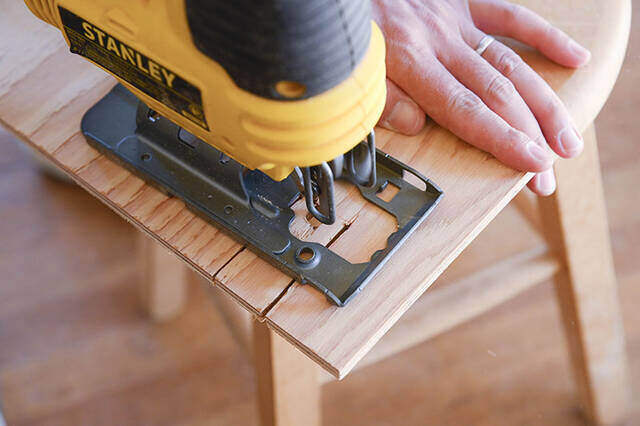 机や棚に“ちょい足し”DIY！？欲しい所に欲しい物を置ける超・便利レシピが登場