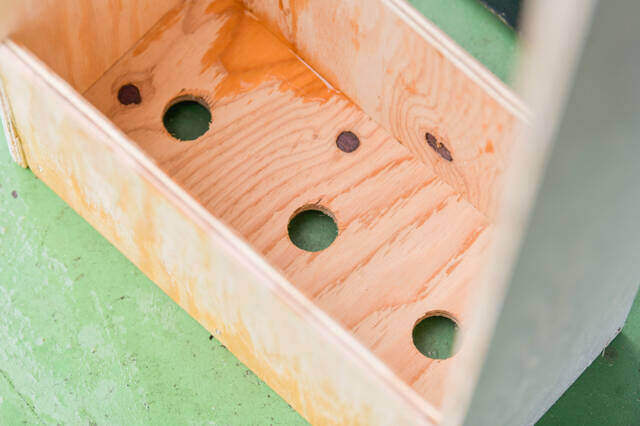 材料たった2つで玄関を格上げ!小物も吊るせる“多目的傘かけ”をDIY