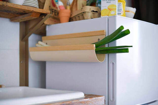 ベニヤ板曲げられるって知ってた？一枚の板でミニマルな壁掛けラックをDIY