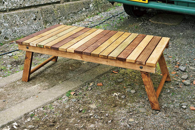 持ち運びも簡単なキャンプの味方!フォールディングテーブルをDIY!