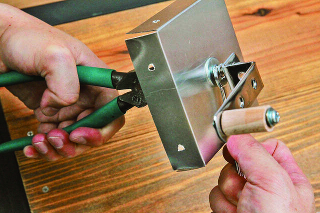 手回しで簡単焙煎!ボックス型ロースターをDIY!
