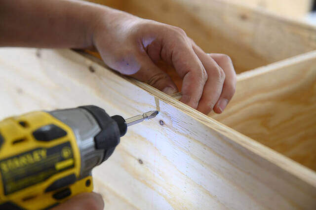 IKEAで人気の“アレ”に新提案!服・靴・バッグ全て収納可能な万能ラックをDIY