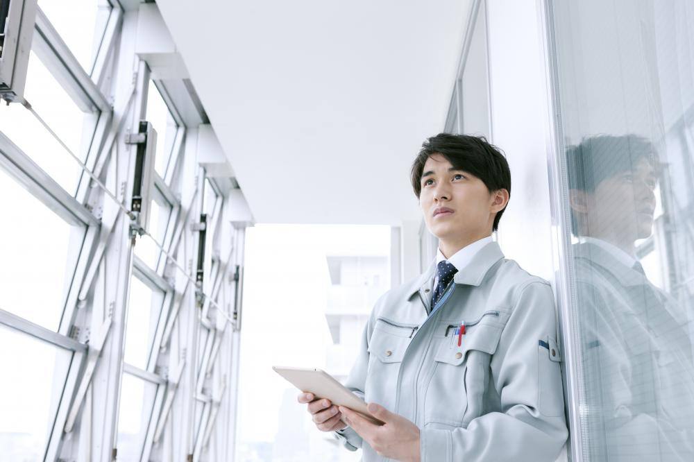 日頃から管理を任せている管理会社はもっとも一般的な依頼先