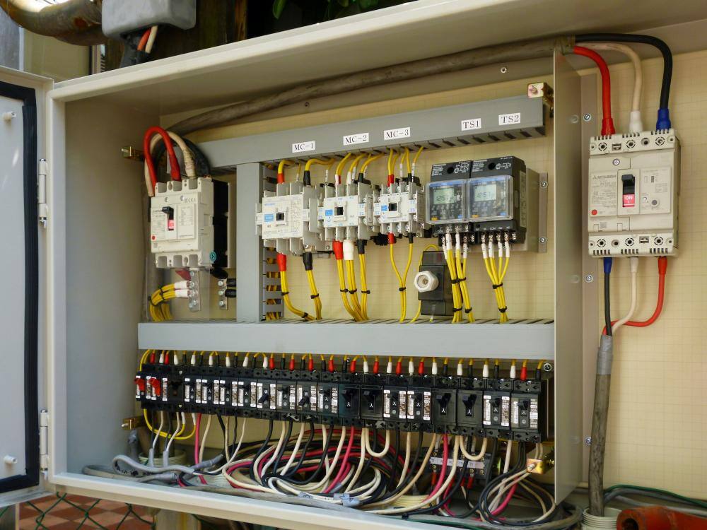 電気系統の異常を感知するとブレーカーが自動で落ちる