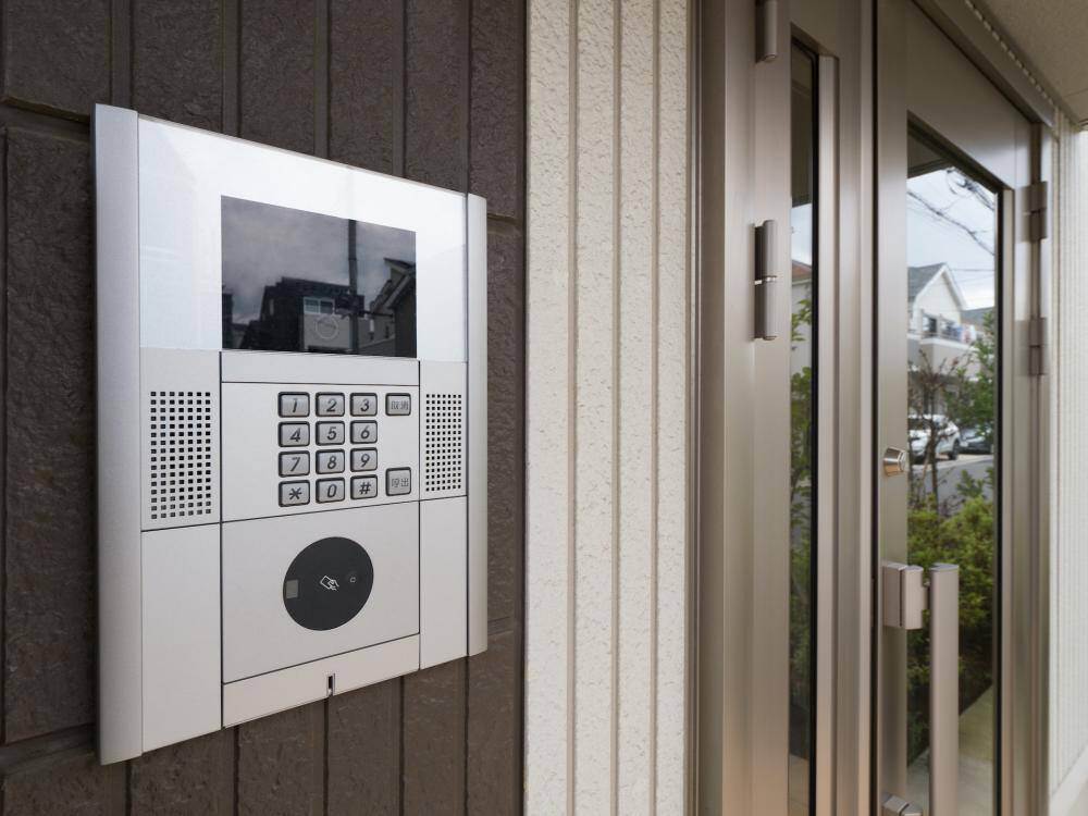オートロックで不審者の侵入を防止できる