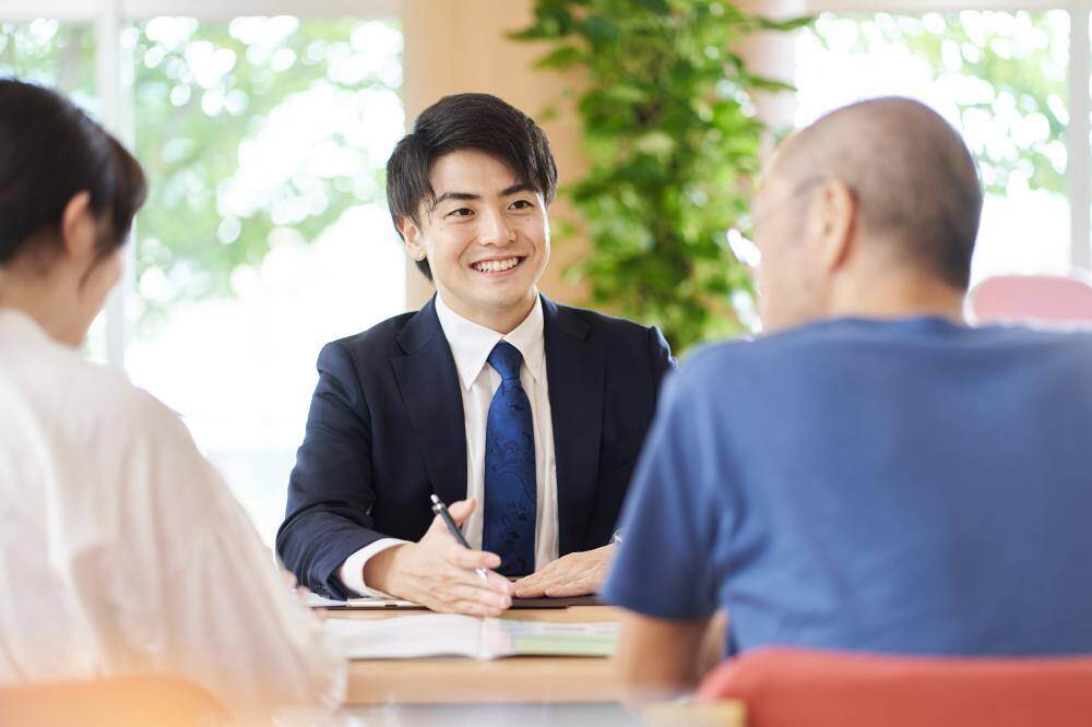 契約後に管理業務を行うのは現場担当者なので営業マンの人柄で決めるのは不適切