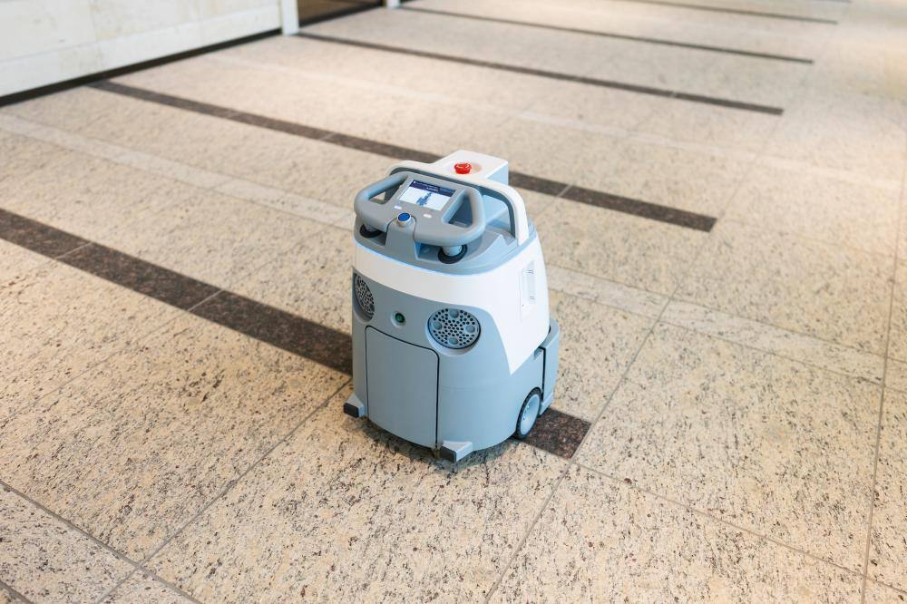 人に代わって作業してくれるロボットなどの導入が進んでいくと考えられる