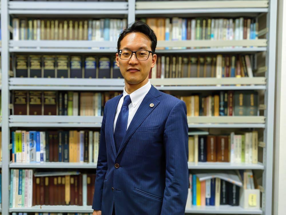 お話しを聞いた弁護士の渡邊涼平さん